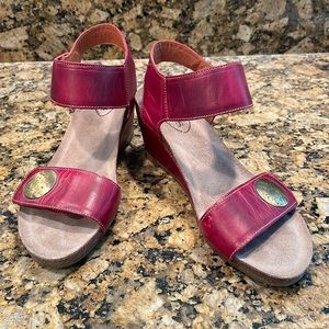 Taos Red Leather Wedge Carousel Sandals - Size EU 38, US 7 - 7.5